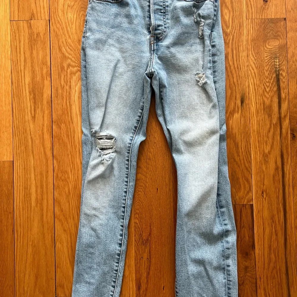Levi Distressed Light Blue Jeans